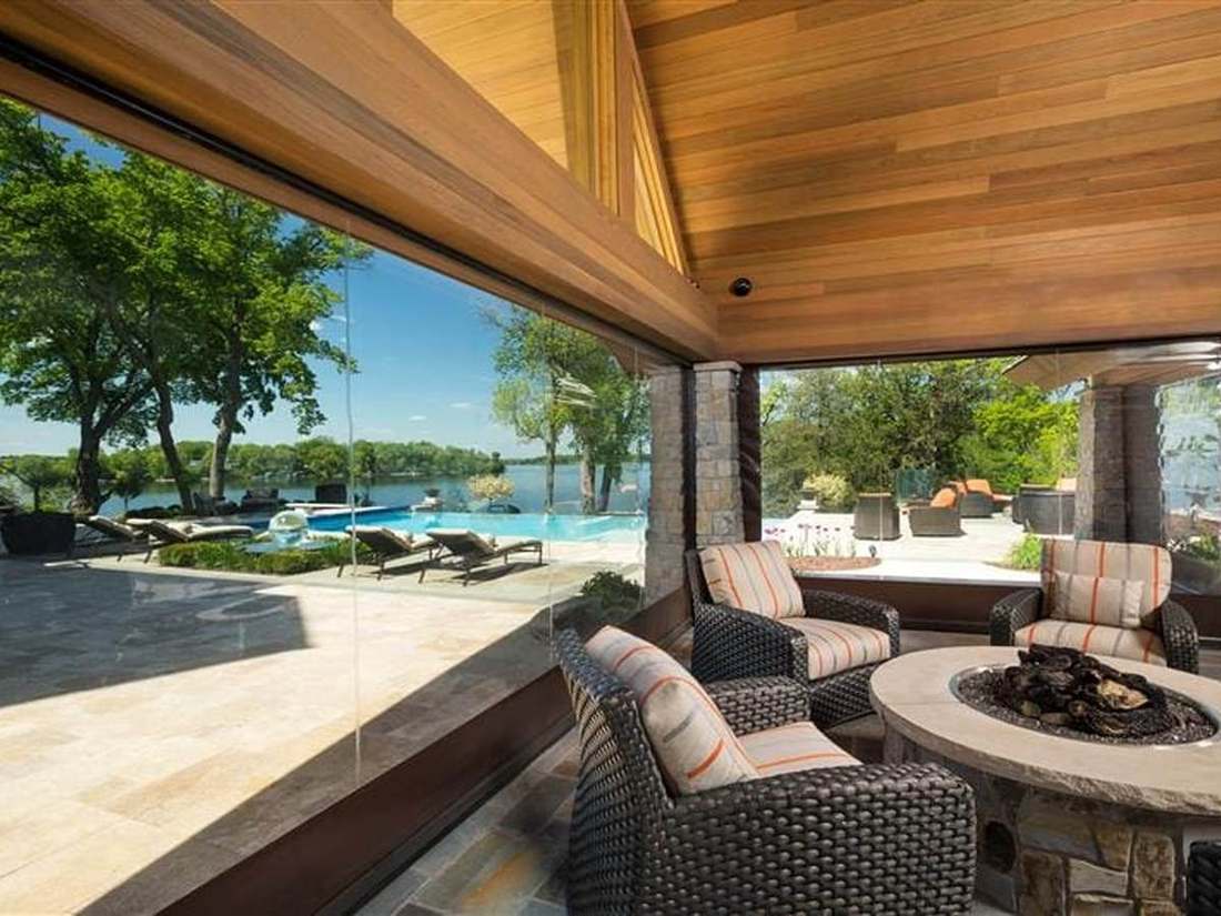Modular poolside lounge furniture