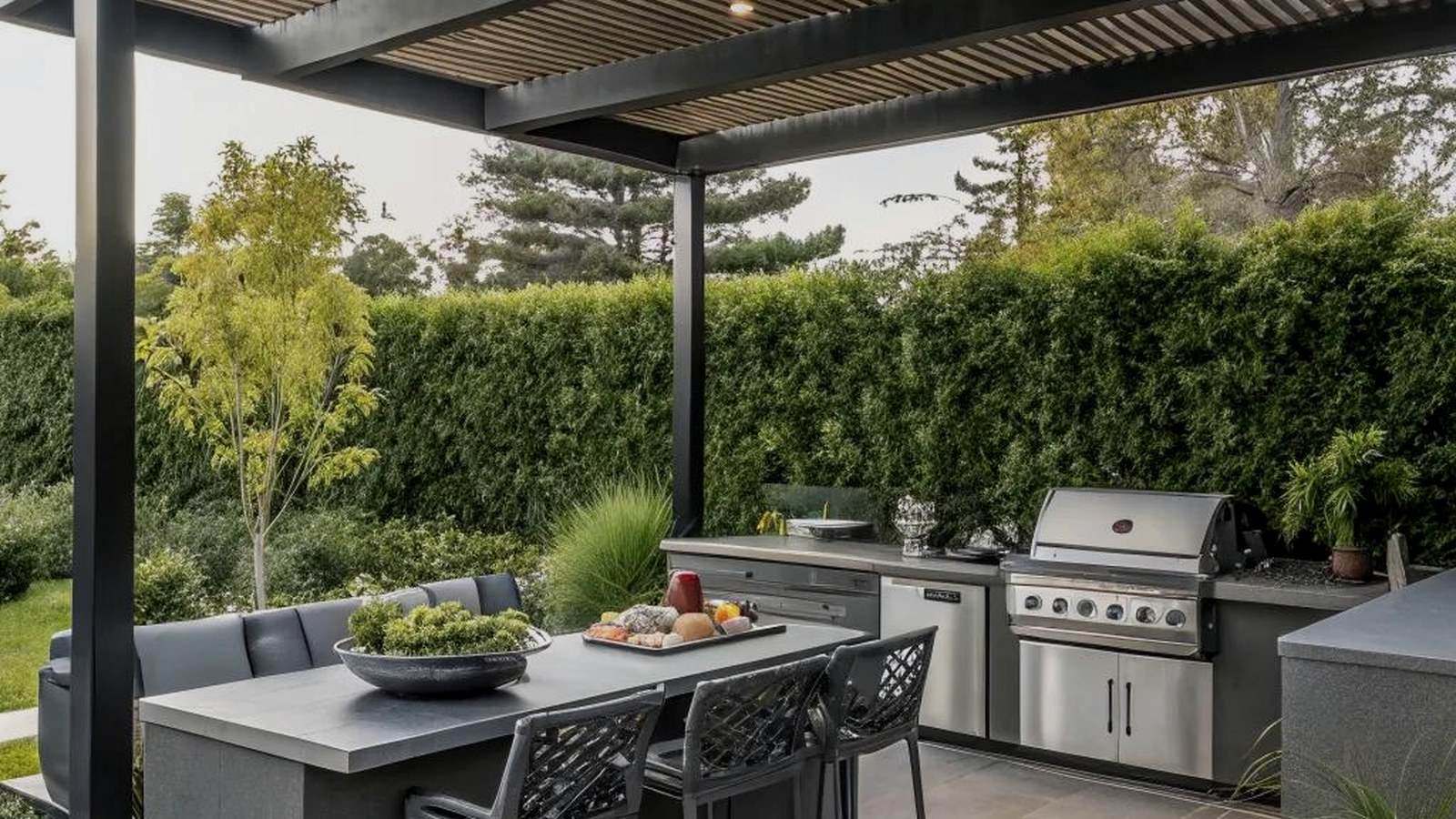 Coordinated pergola and outdoor kitchen